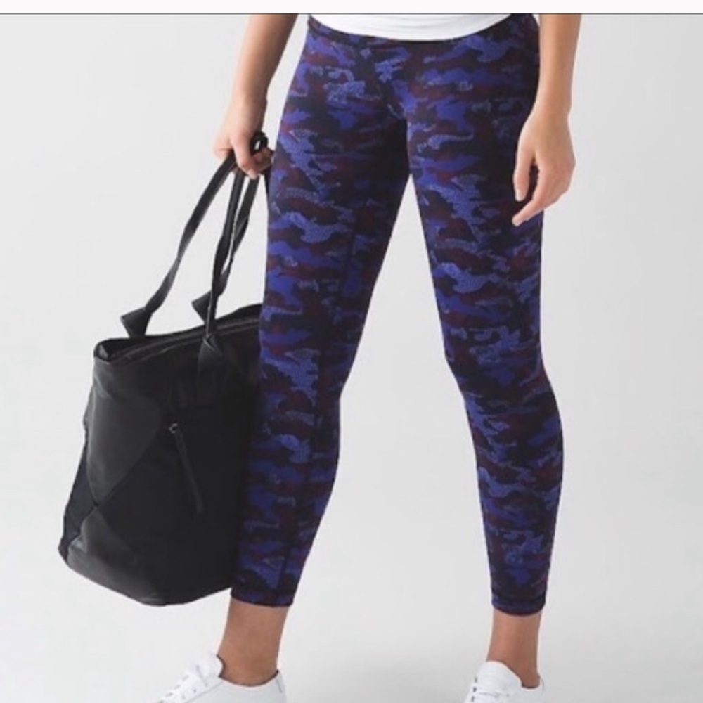 Lululemon Wunder Under Crop Hounds Camo Emperor Blue Black  Size: 6